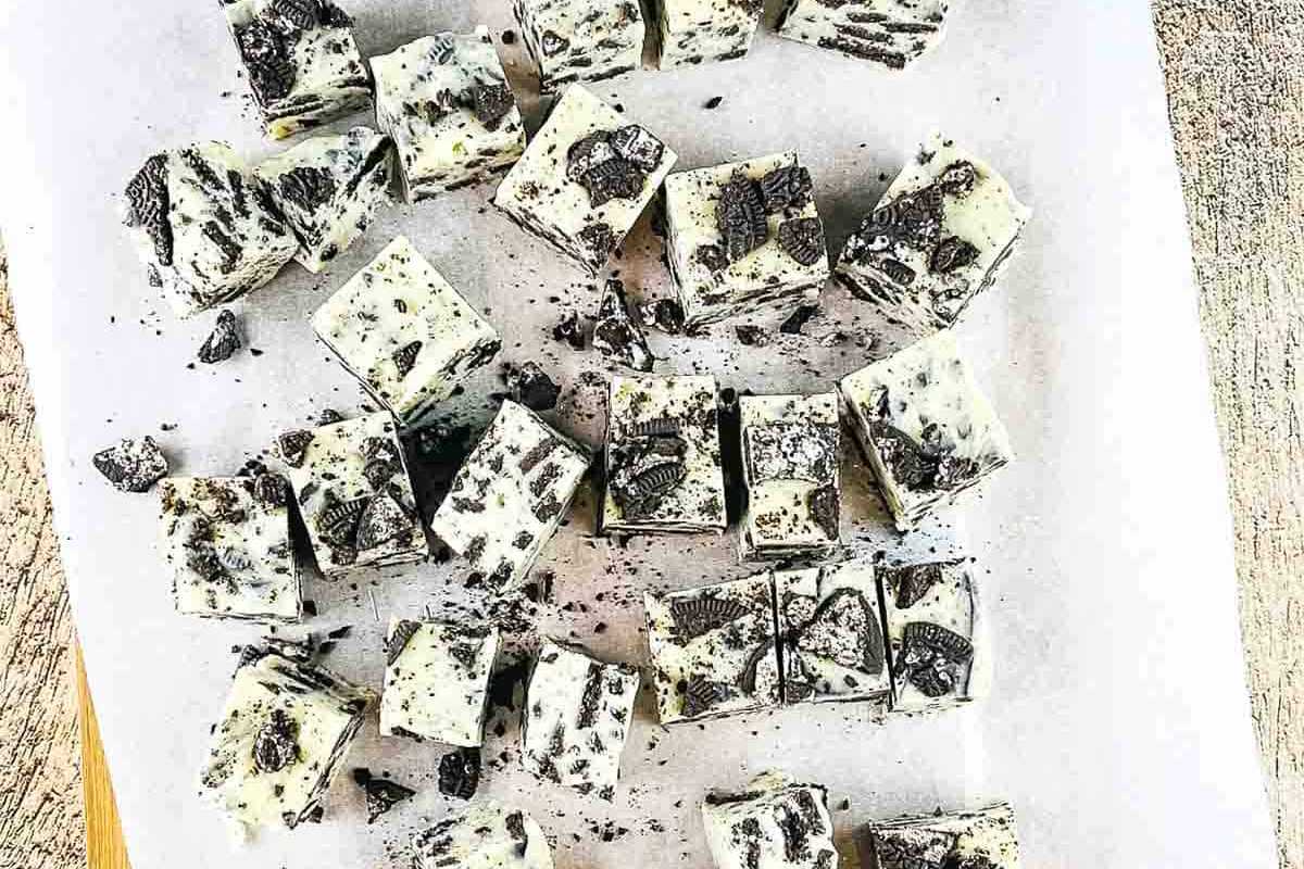 Oreo Fudge With 3 Ingredients.