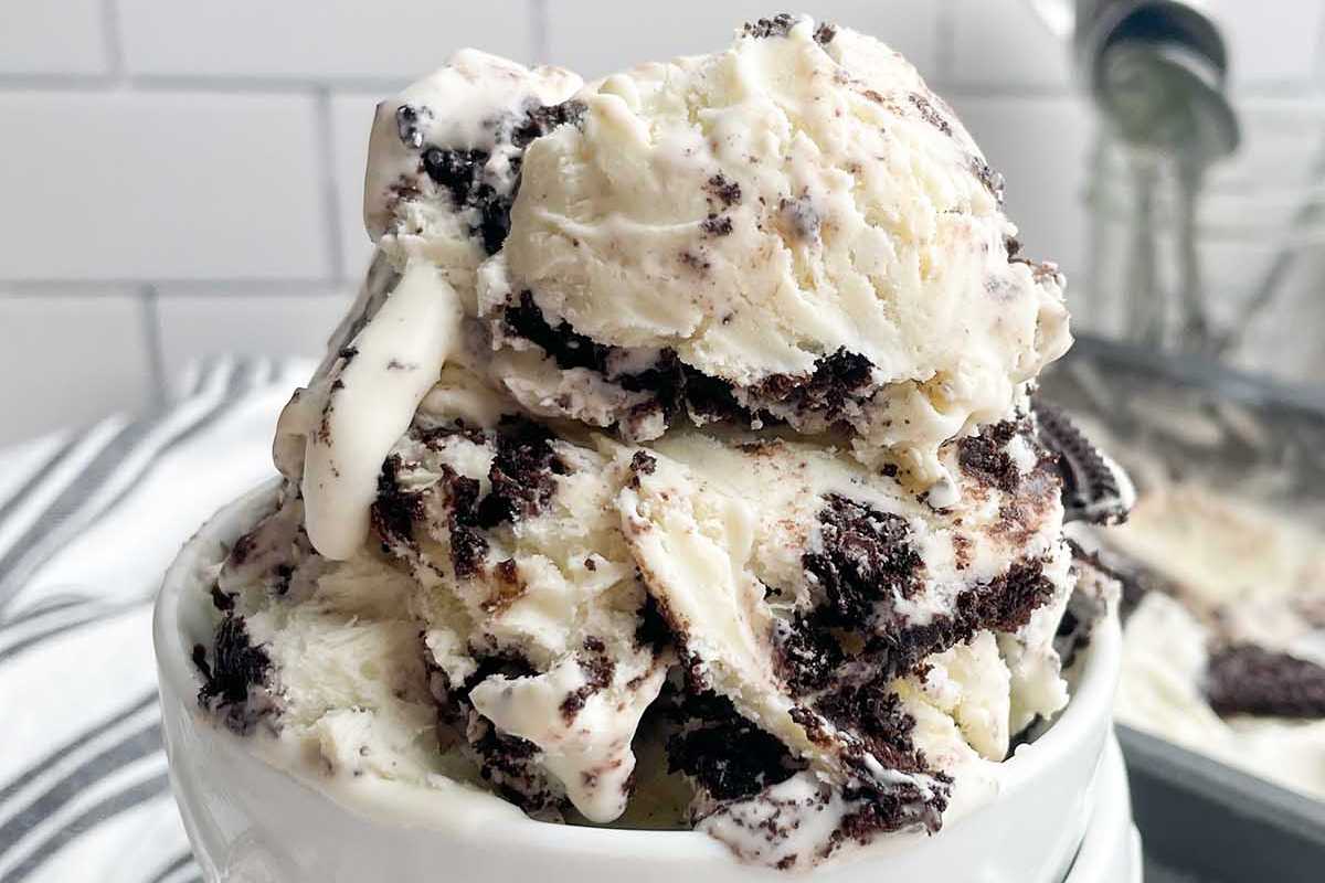Oreo Ice Cream Recipe (No-Churn). 