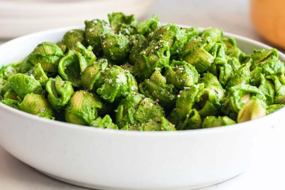 Pasta With Kale Sauce. 