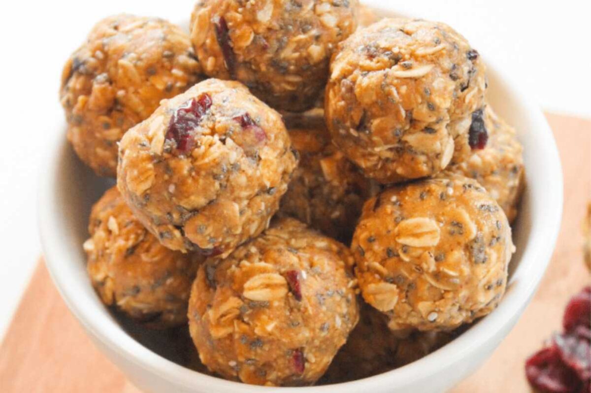 Peanut Butter Bliss Balls (No Bake). 