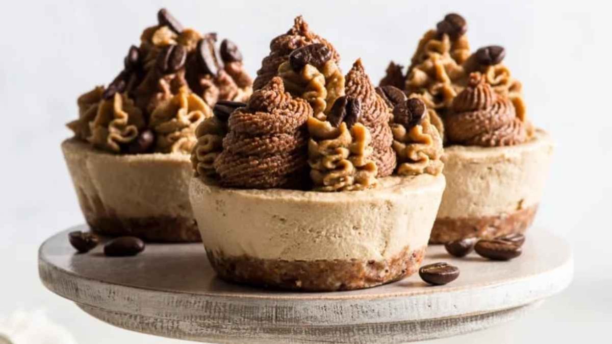 Raw Vegan Coffee Cupcakes. 