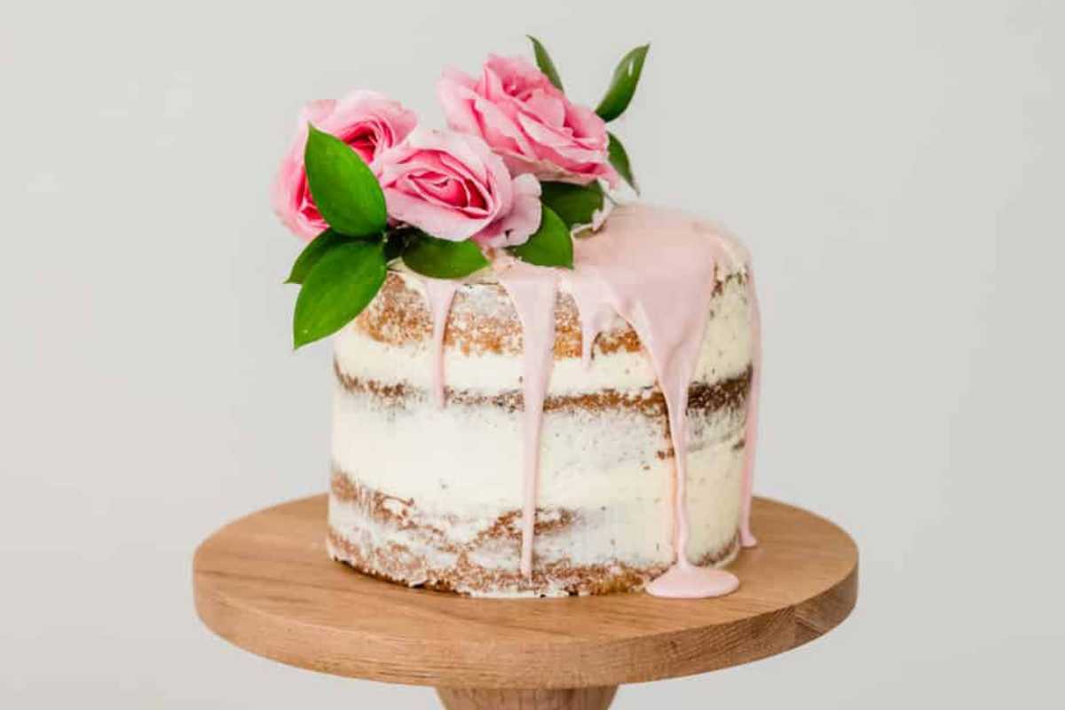 Rose & Vanilla Naked Cake. 