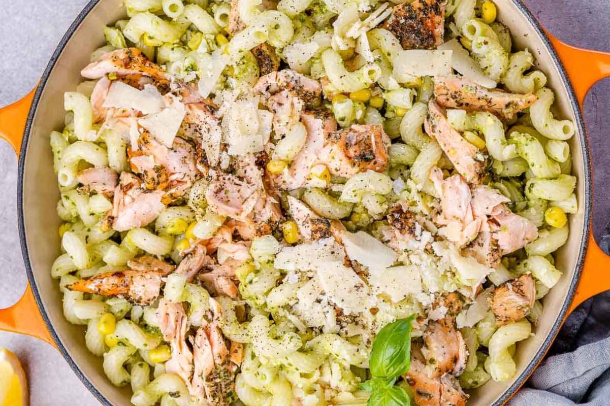 Salmon Pesto Pasta. 
