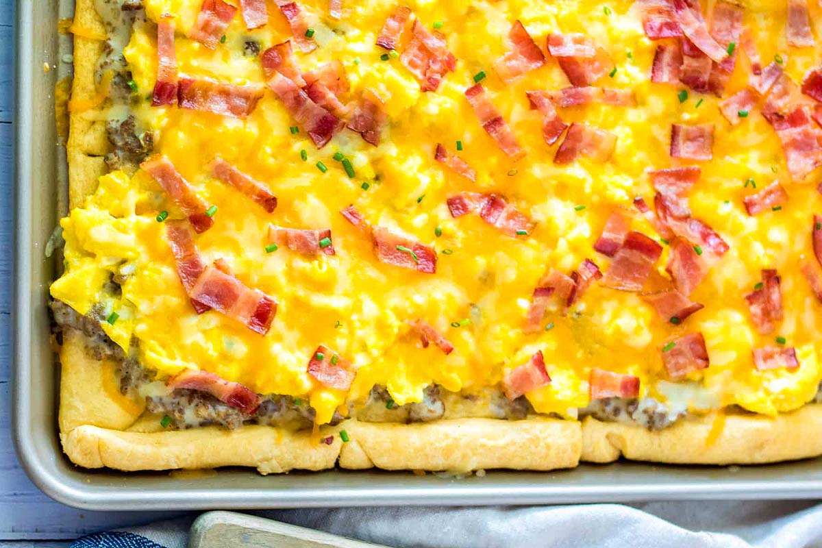 Sheet Pan Breakfast Pizza 1