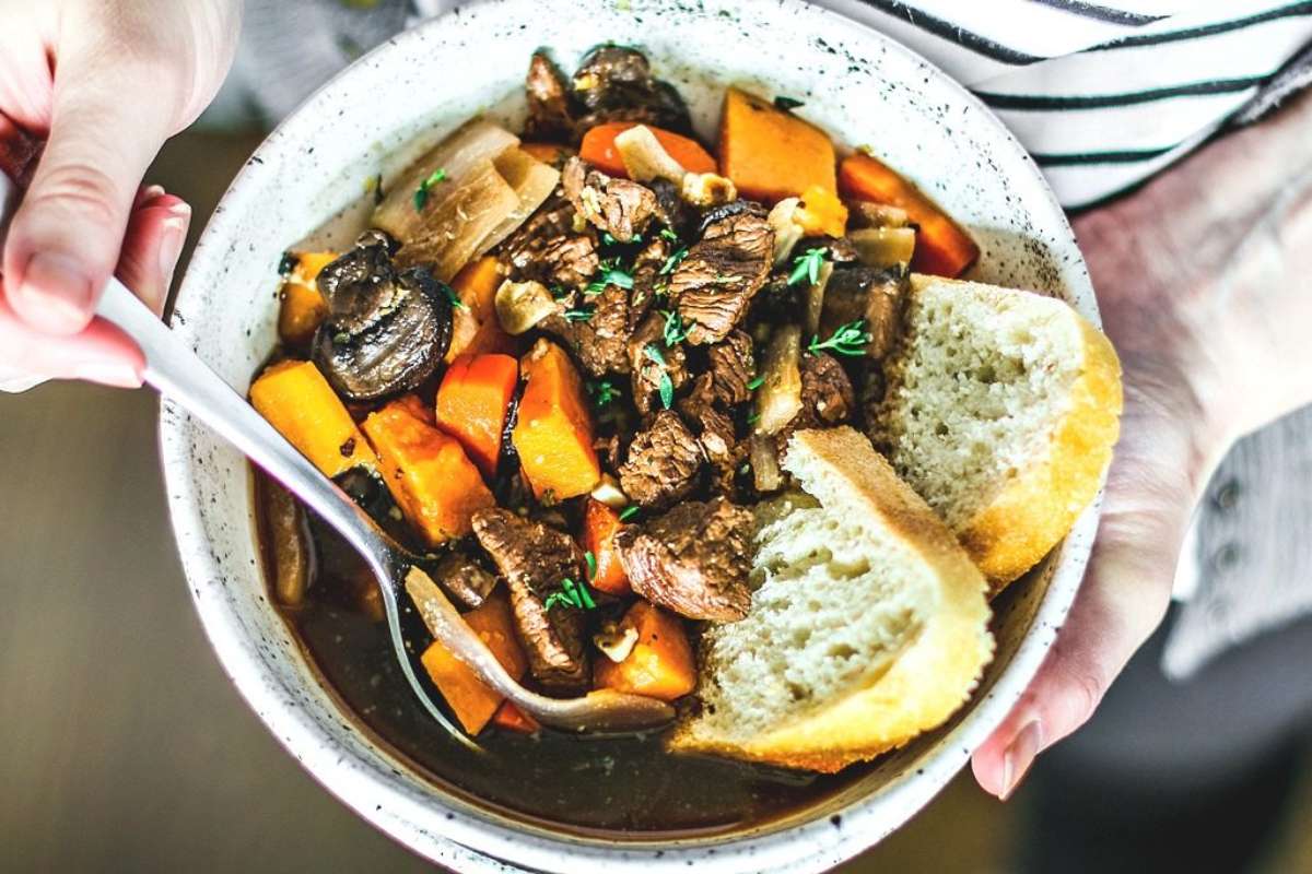 Slow Cooker Beef Stew With Red Wine. 