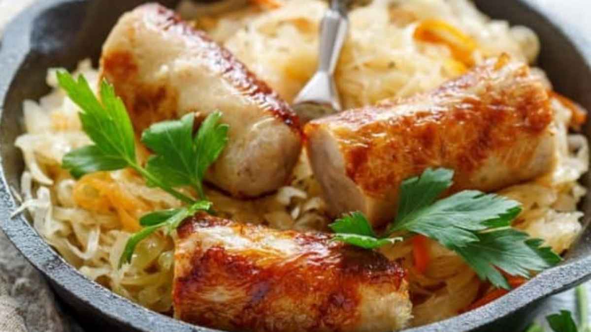 Slow Cooker Sausage And Sauerkraut. 