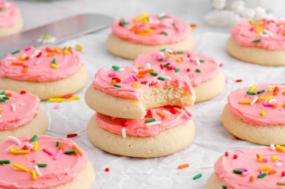 Soft Frosted Sugar Cookies Lofthouse Copycat