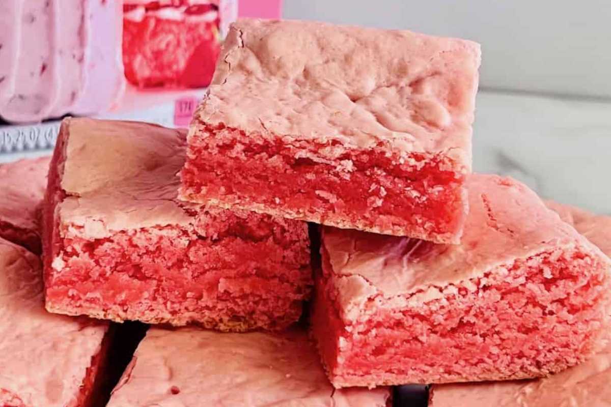 Strawberry Brownies. 