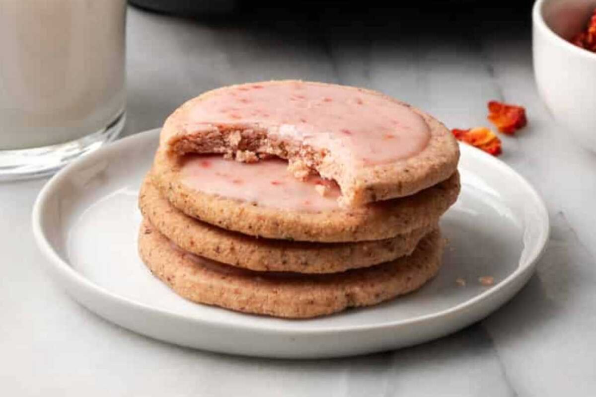 Strawberry Shortbread Cookies. 