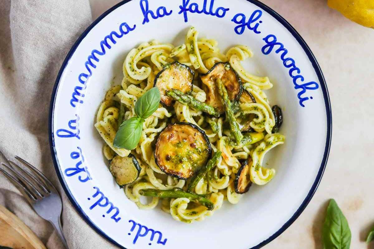 Veggie Pesto Pasta With Zucchini and Asparagus. 
