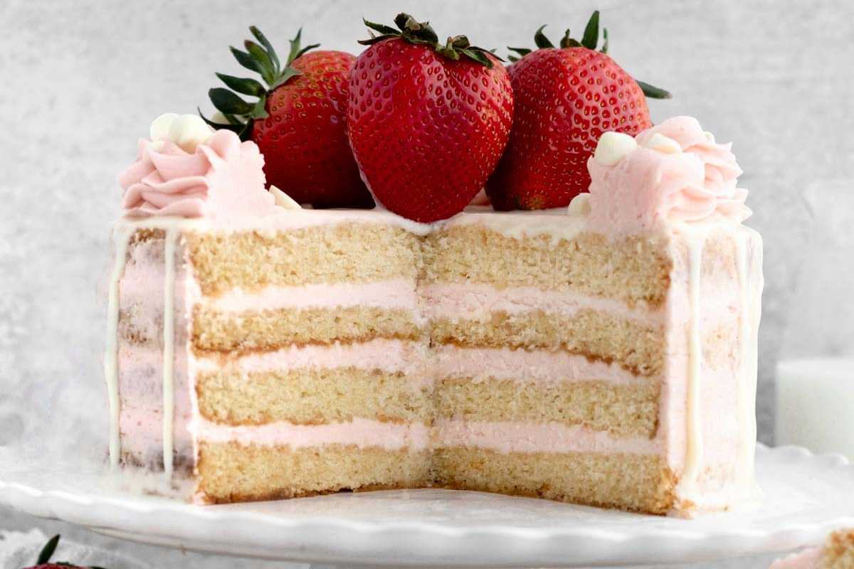 Vanilla Strawberry Cake. 