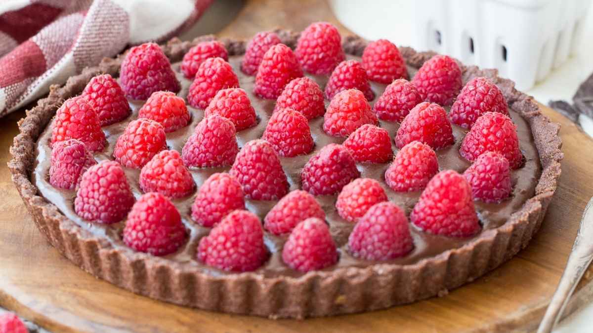 Vegan No-Bake Raspberry Chocolate Tart.