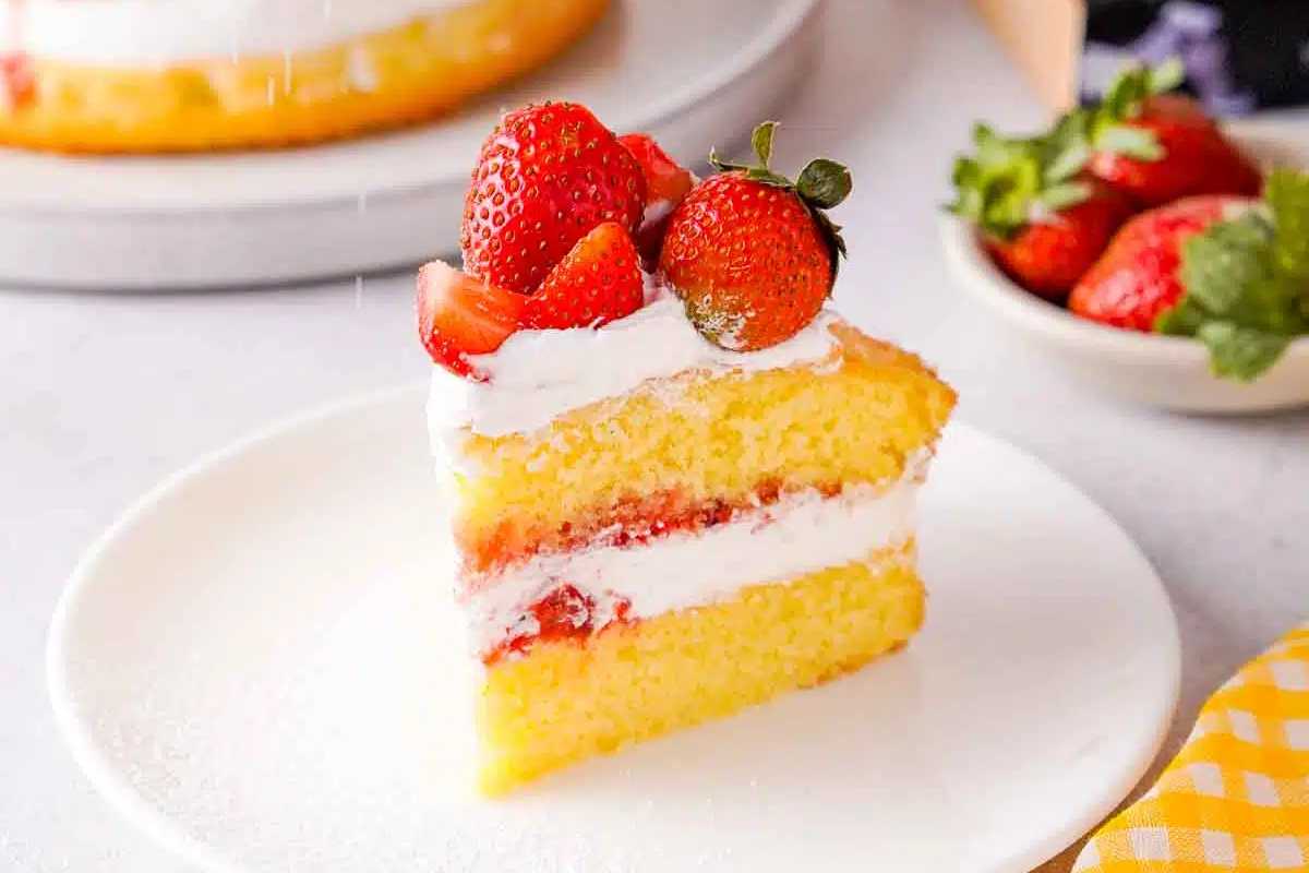 Victoria Sponge Cake With Balsamic Strawberries. 