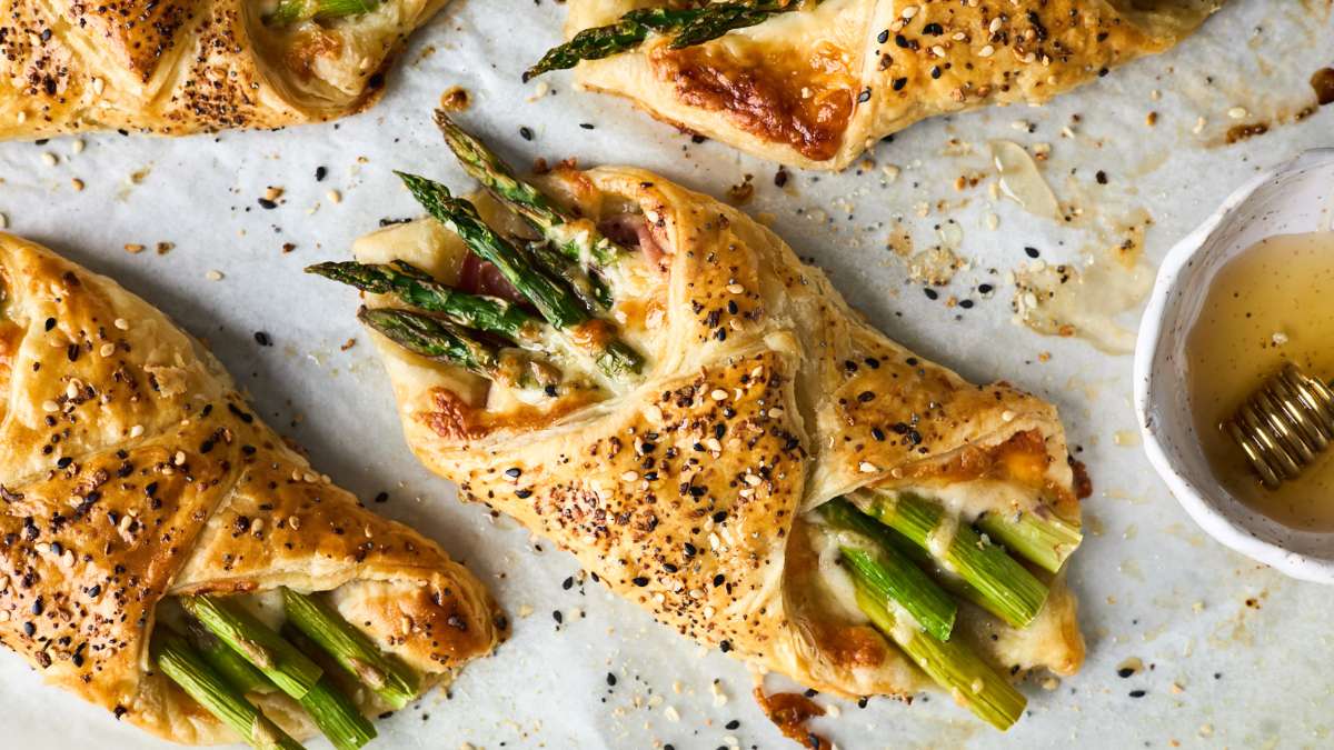 Asparagus Ham and Cheese Puff Pastry Bundles.