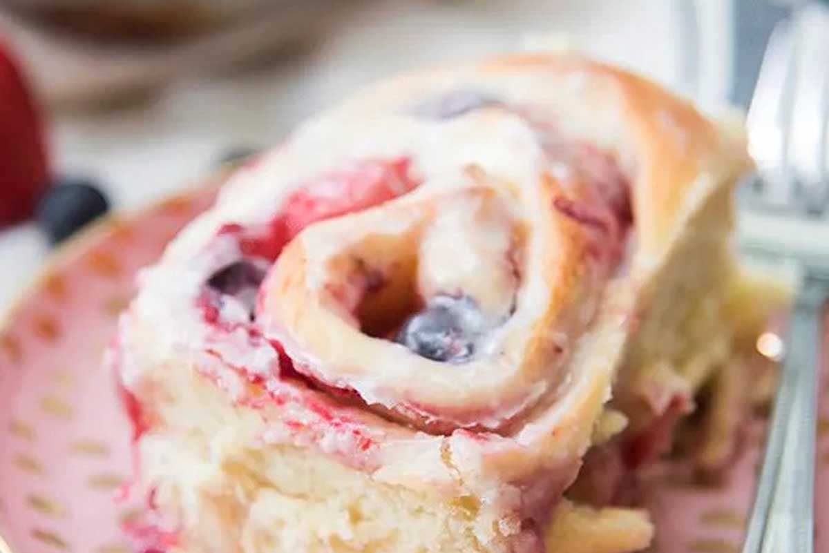 mixed berry sweet rolls 7