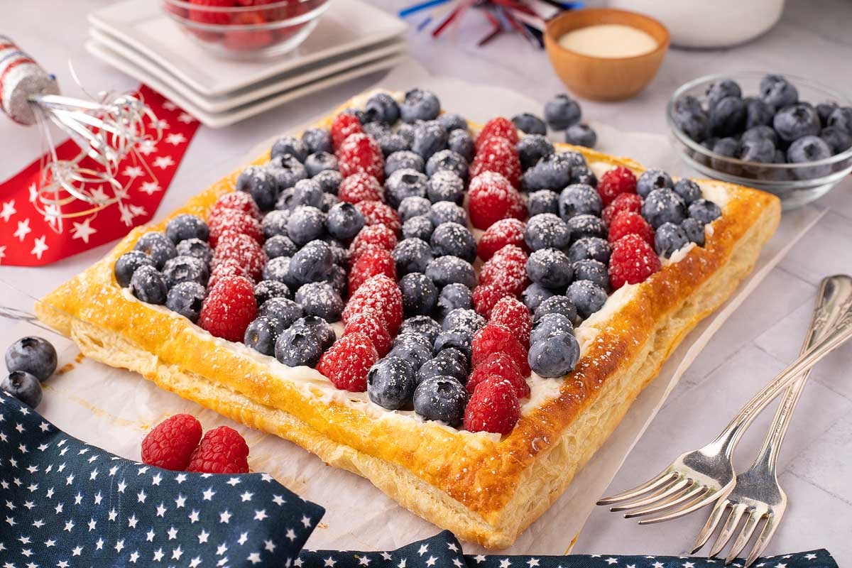Berry Cheesecake Puff Pastry Tart. 