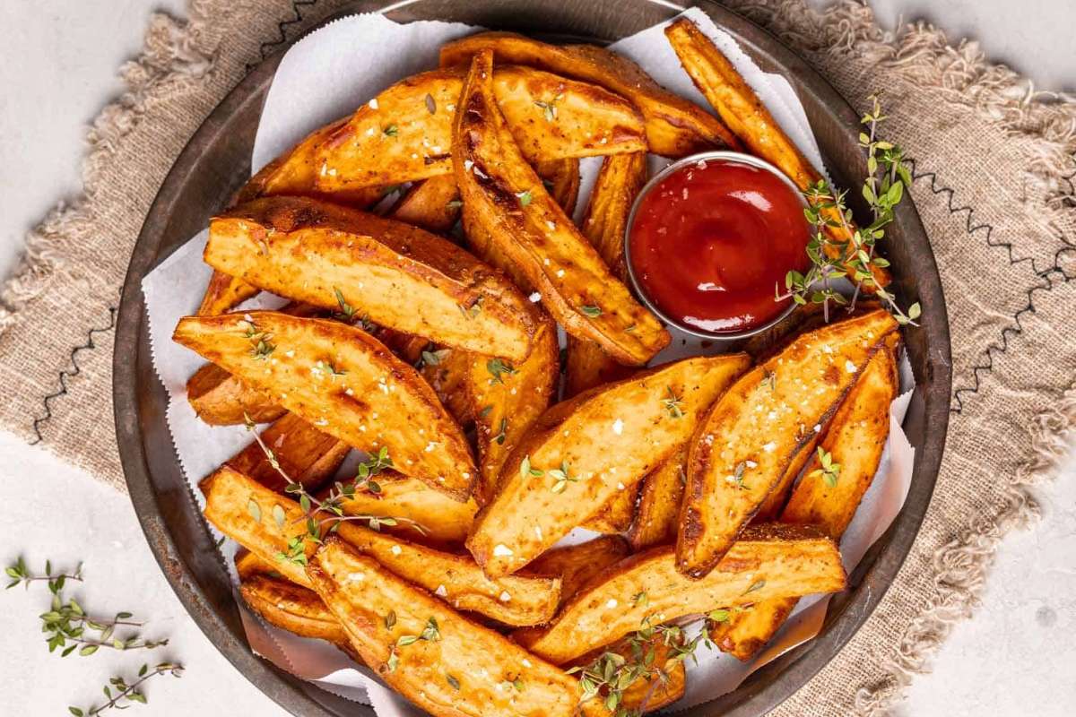 Extra Crispy Air Fryer Sweet Potato Wedges. 