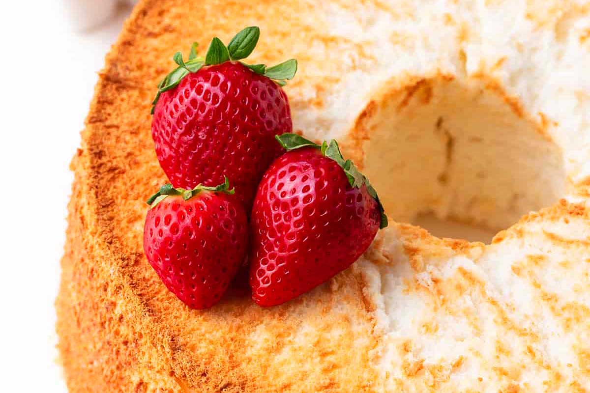 Angel food cake I Heart Naptime