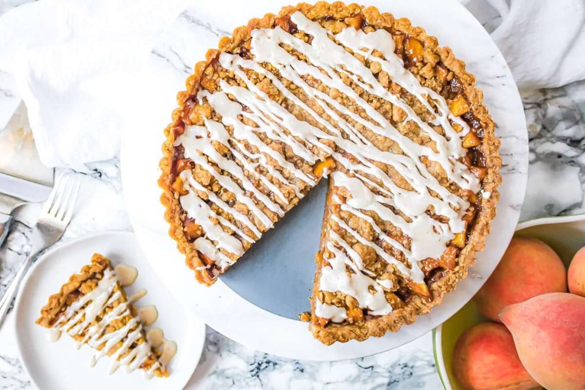Brown Butter Peach Tart With Shortbread Crust. 