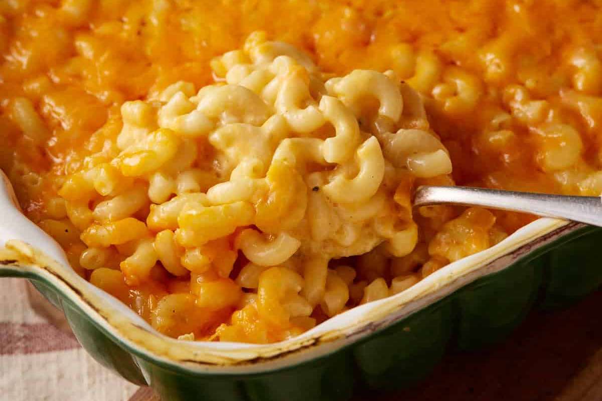 Baked Macaroni Pie With Just 5 Ingredients. 