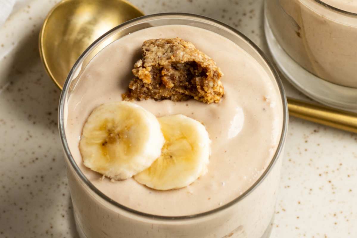 Banana Vanilla Silken Tofu Pudding With Cookie Crumble (Vegan). 