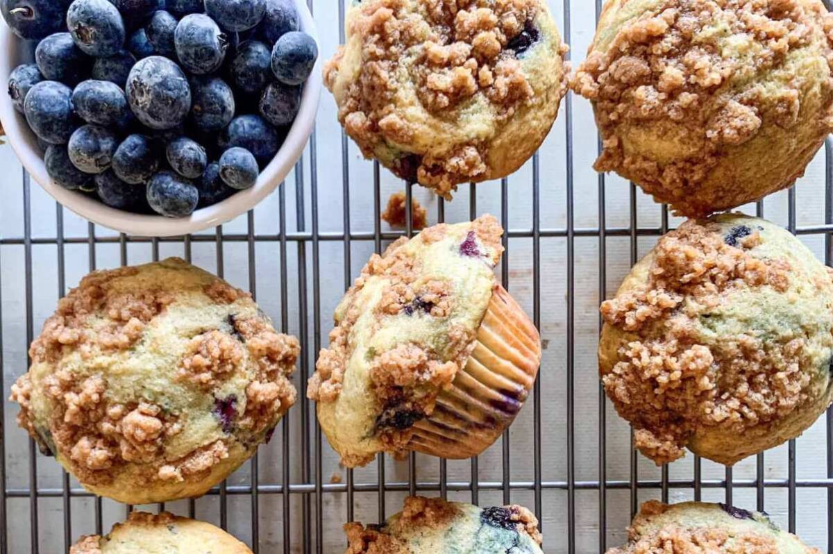 Best Blueberry Buttermilk Muffins With Streusel Topping. 