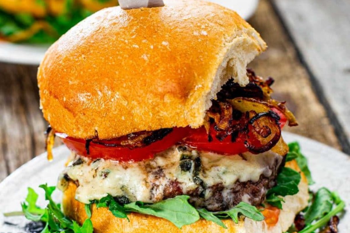 Blue Cheese Burgers With Crispy Fried Onion. 