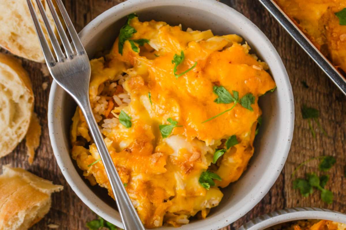 Cheesy Chicken And Rice Casserole. 