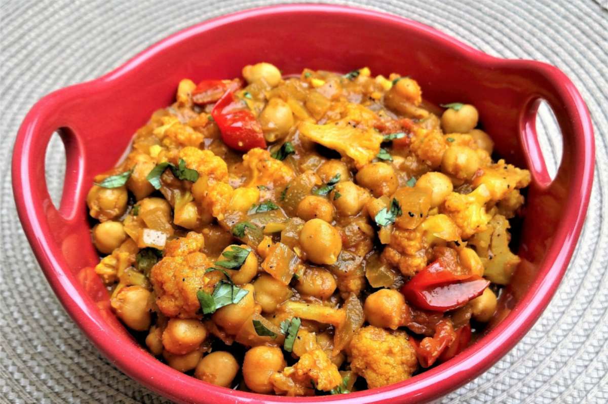 Chickpea Cauliflower Curry. 