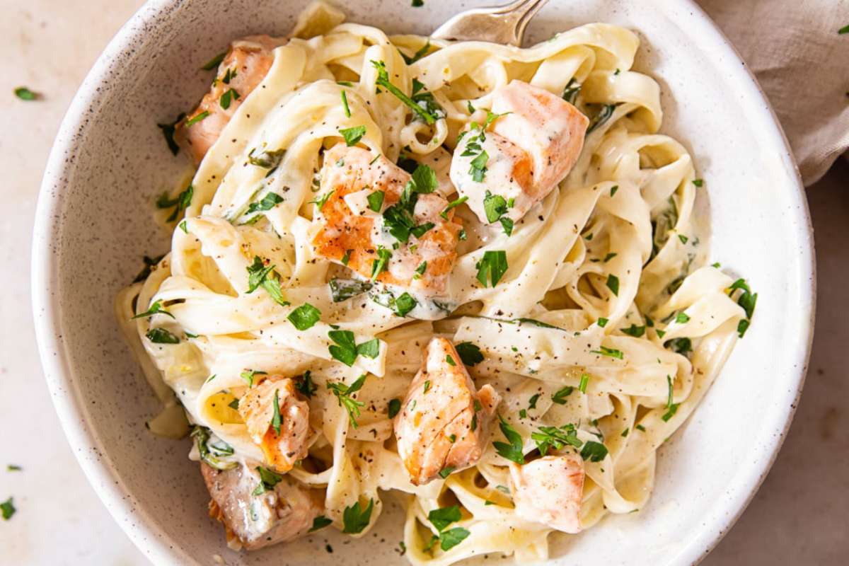 CREAMY SALMON PASTA WITH MIXED GREENS