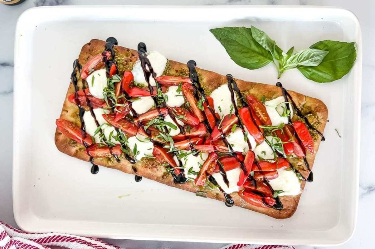 Caprese Flatbread. 