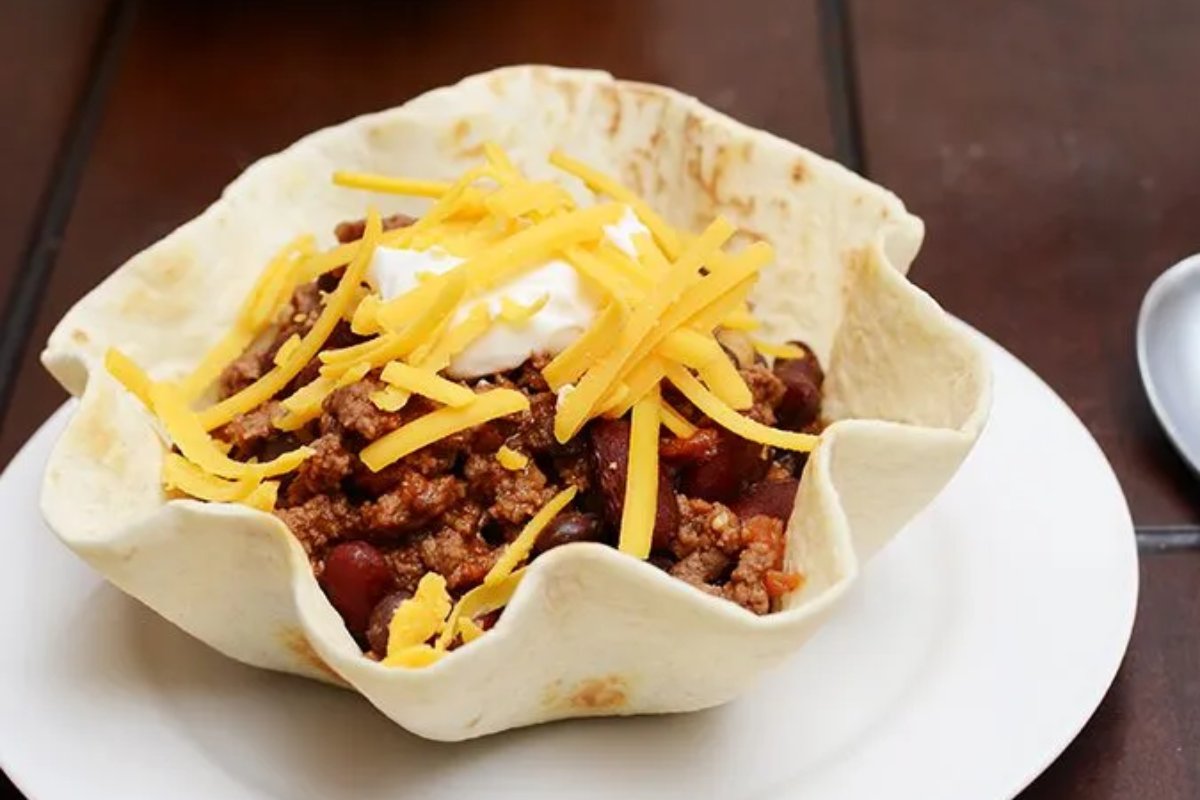 Chili In Tortilla Bowls