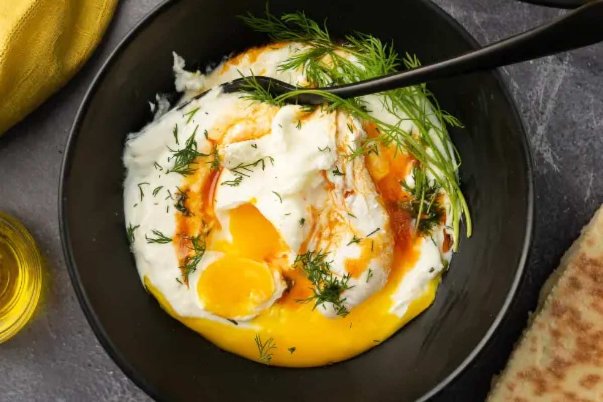 Çilbir –Turkish Eggs In Spiced Yoghurt.