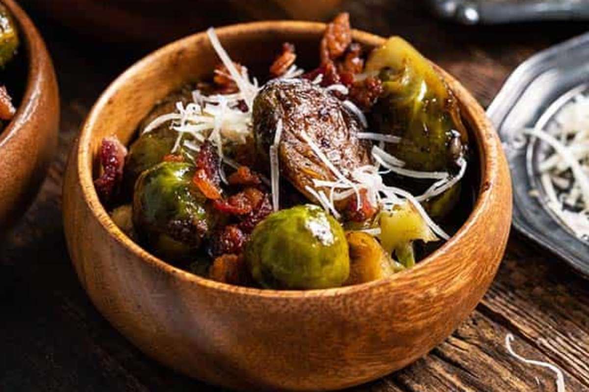 Crispy Instant Pot Brussels Sprouts With Bacon And Balsamic {Video}. 