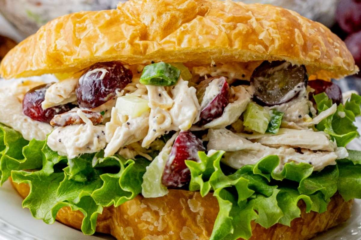 Easy Chicken Salad Recipe. 