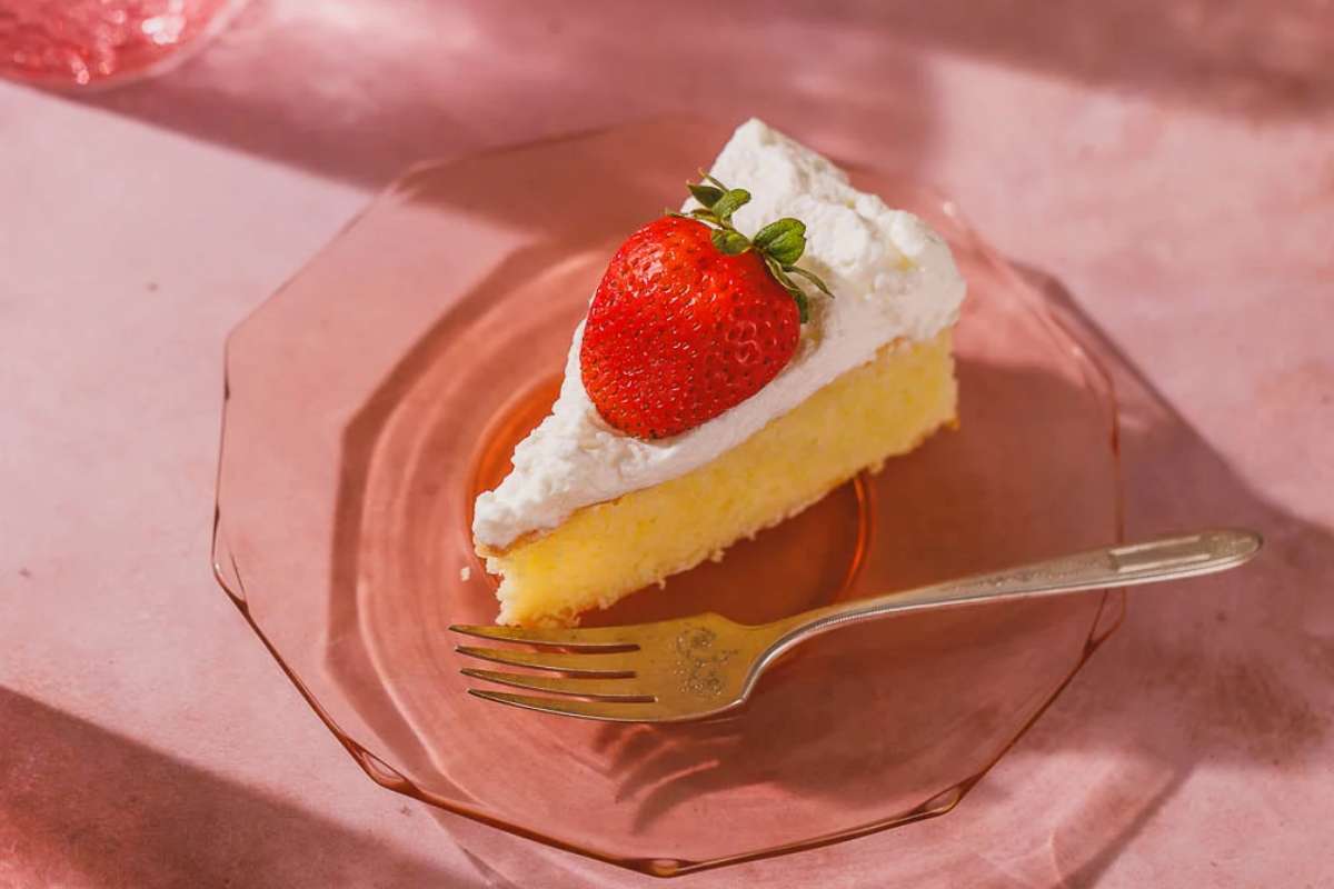 Easy 4-Ingredient Sponge Cake Recipe. 