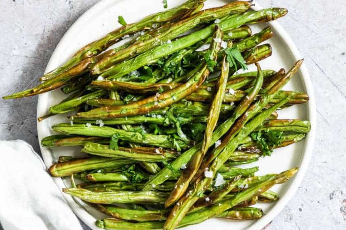 Easy Air Fryer Green Beans.