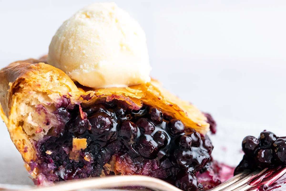 Easy Blueberry Pie Recipe With Frozen Blueberries.