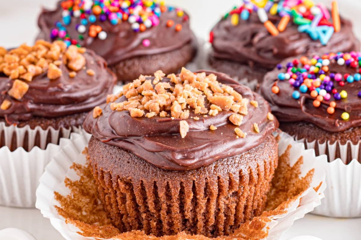 Easy Caramel Chocolate Cupcakes