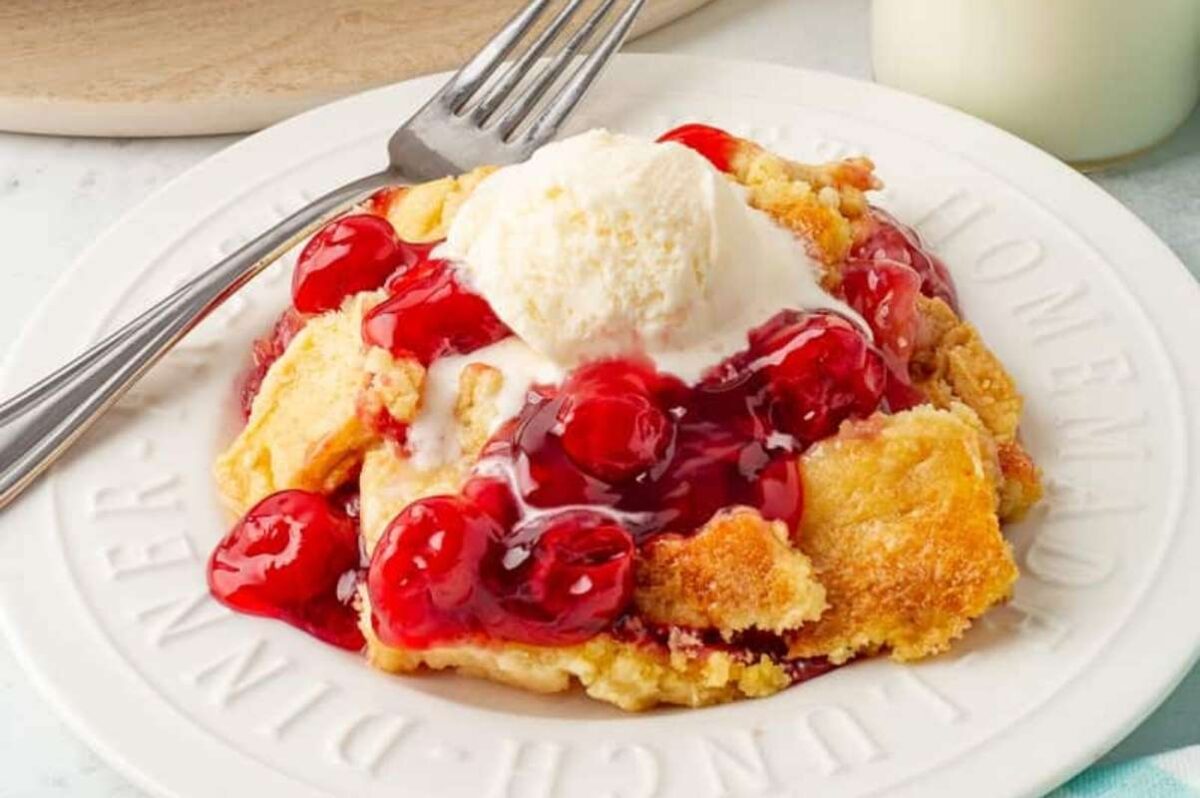 Easy Cherry Pineapple Dump Cake Recipe. 