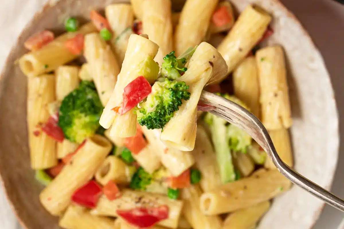 Easy Dreamy Creamy Vegetable Pasta. 
