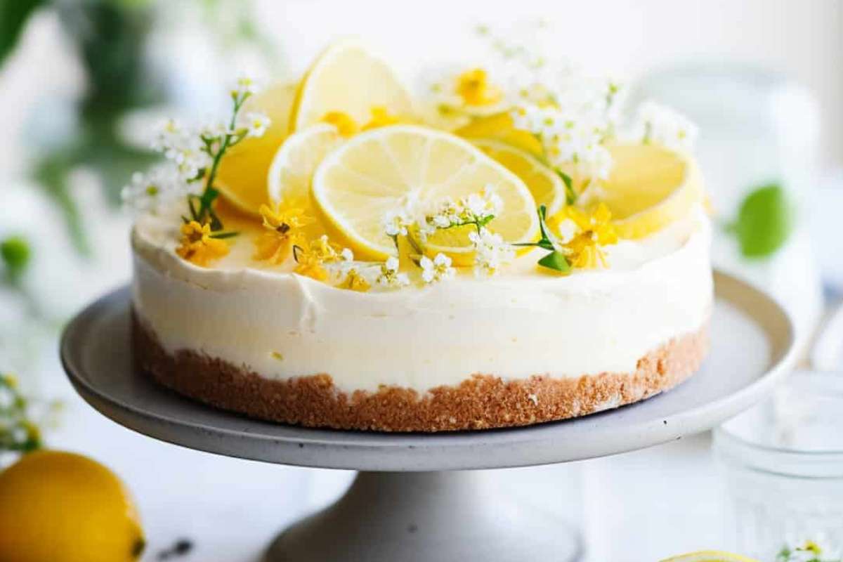 Easy No Bake Lemon Cheesecake.