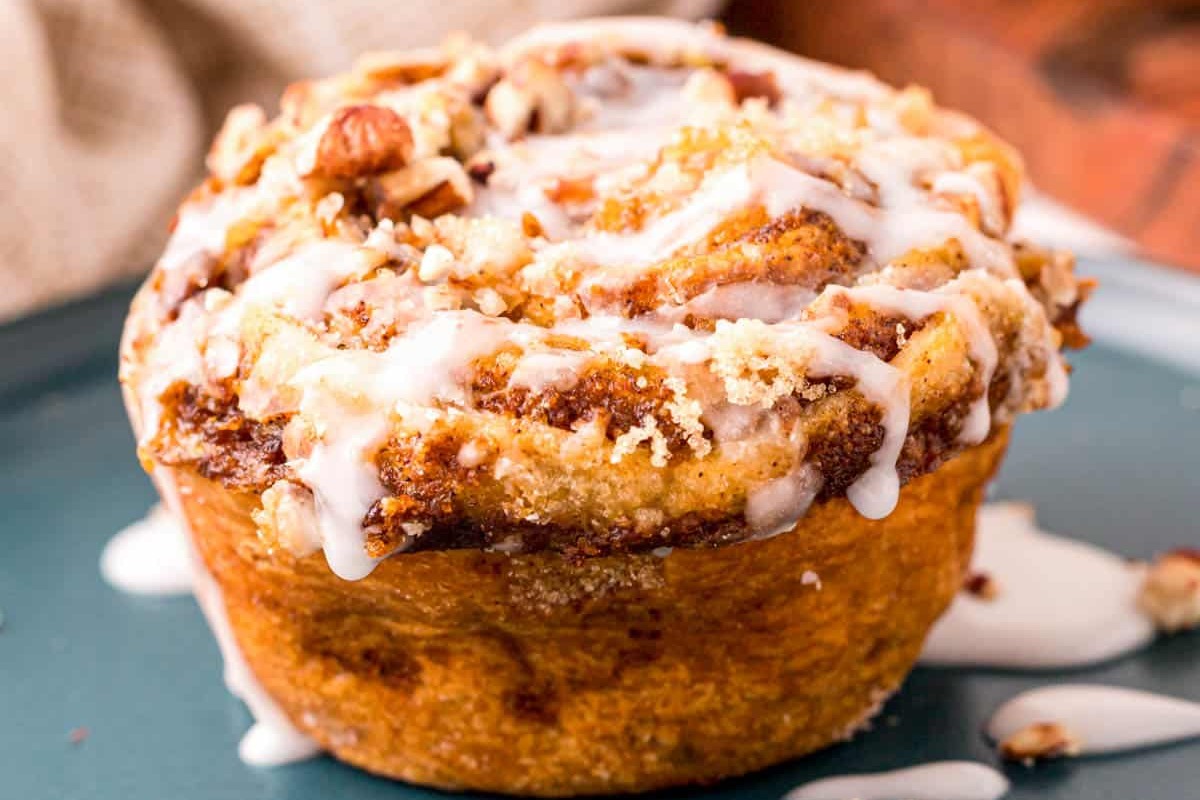 Easy Pumpkin Cinnamon Roll Muffins