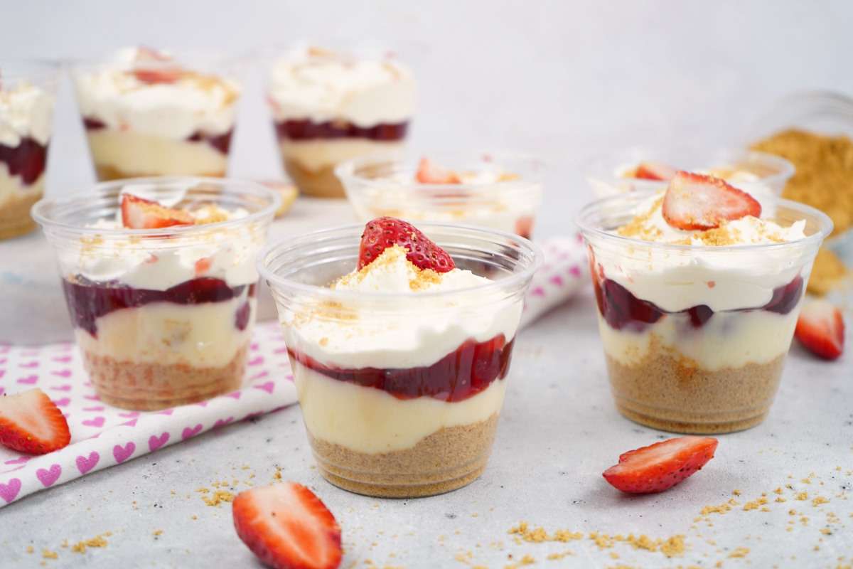 Easy Strawberry Pie Filling Parfait Cups. 