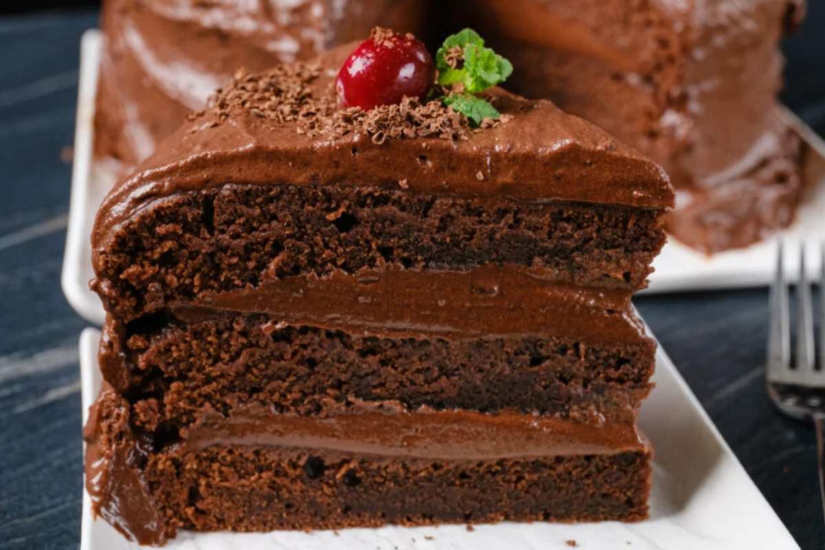 Eggless Chocolate Cake (Super Moist). 