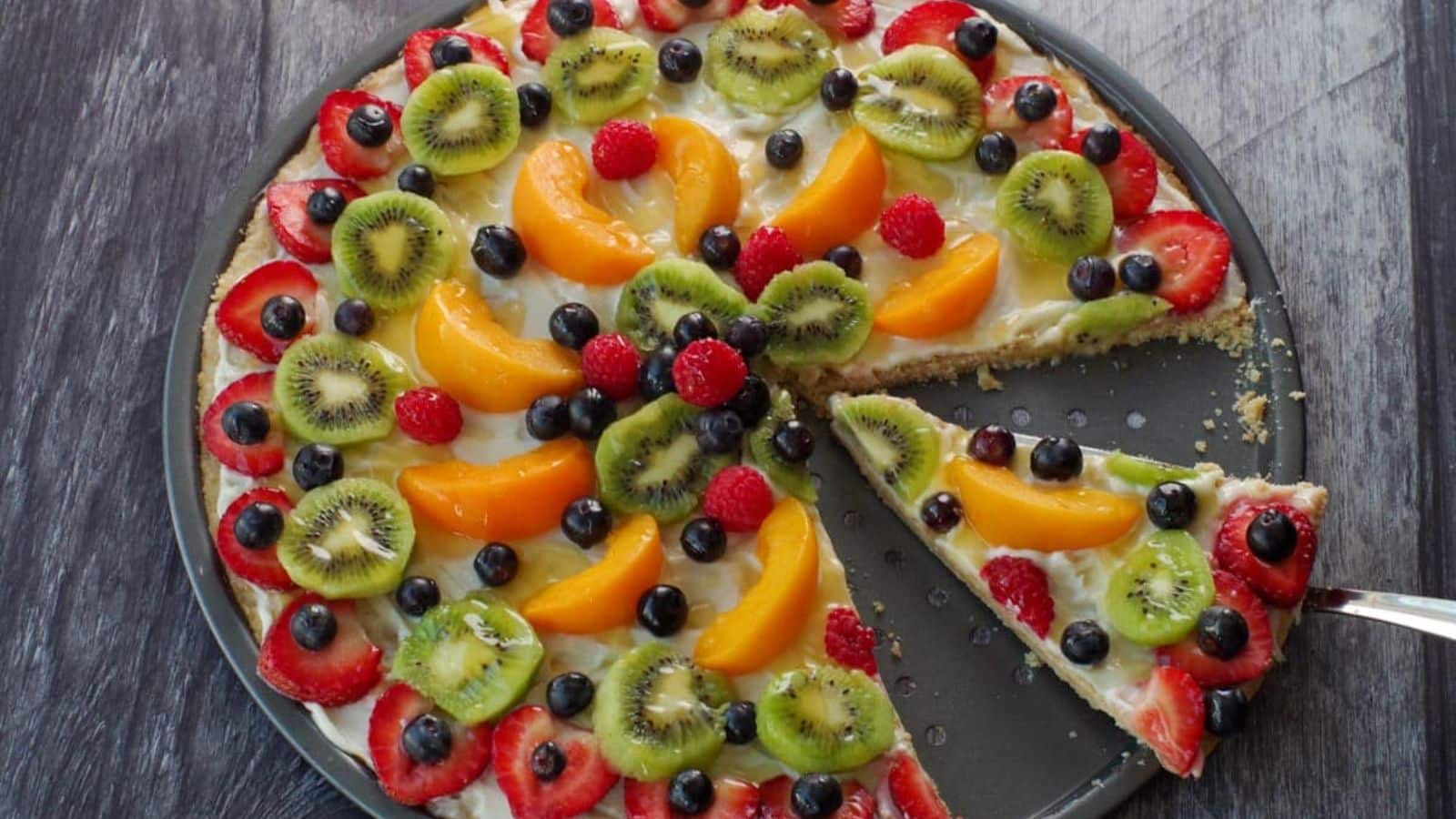 Fruit Pizza (With Glaze) recipe by Food Meanderings.