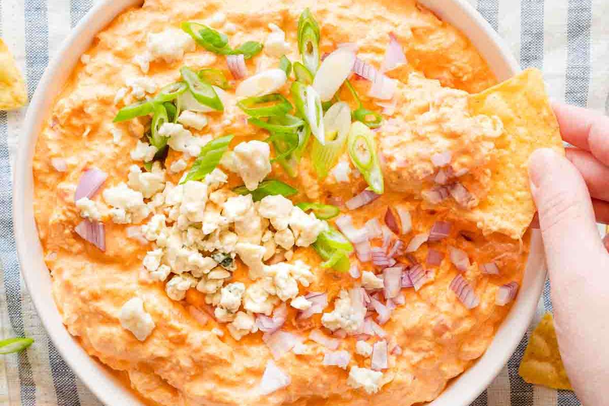 Greek Yogurt Buffalo Chicken Dip (Without Cream Cheese).