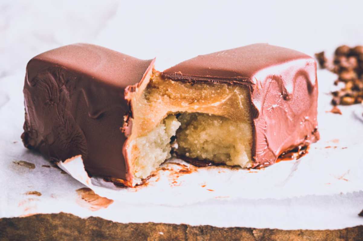 Healthy Homemade Twix Protein Bars. 