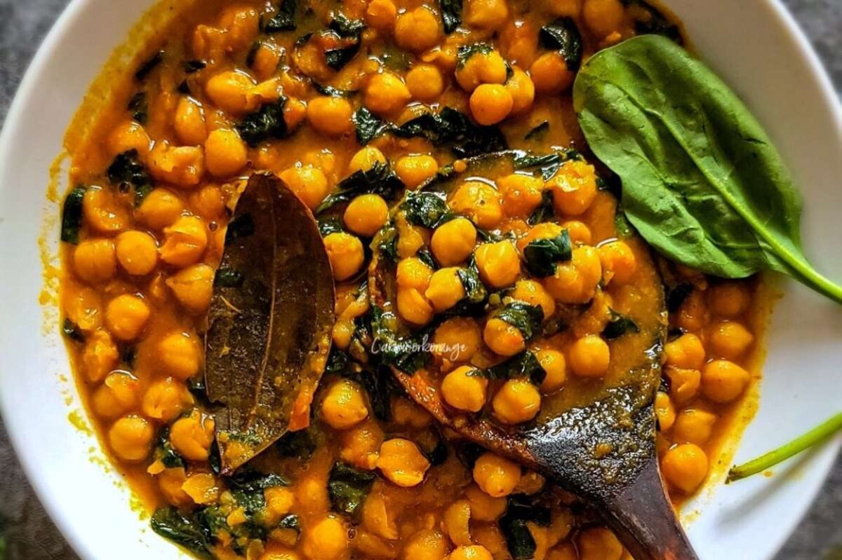 Instant Pot Chickpea Coconut Curry With Spinach. 