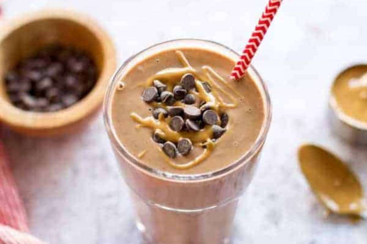 Keto Avocado Chocolate Smoothie (Tastes Like A Milkshake!).